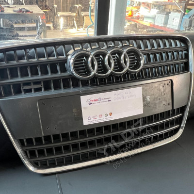 Audi Q7 4L083651 Çıkma Ön Panjur 2013-2016